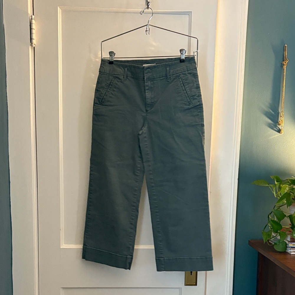 LOFT Casual Capri Pants